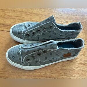 Blowfish gray low profile sneaker. Women size 7